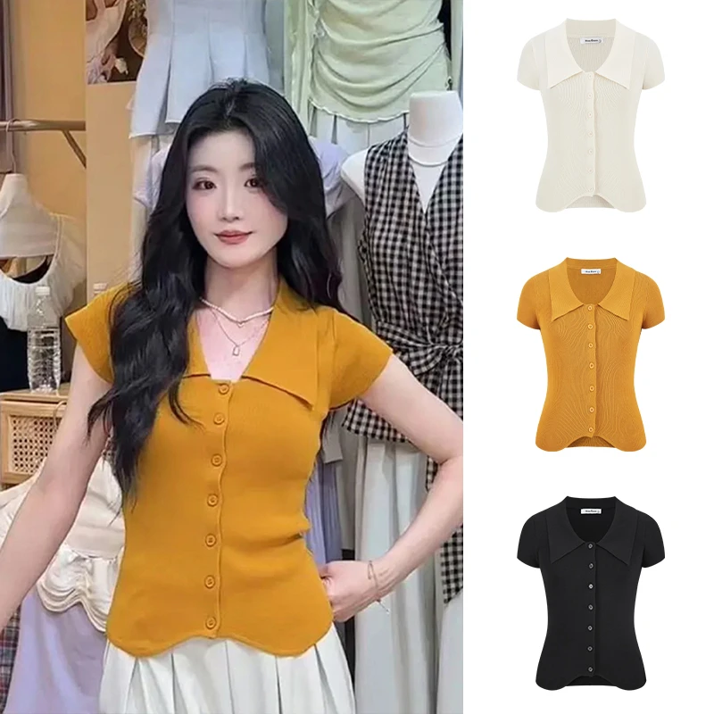 Moses Queen/魔西女王夏季多巴胺翻领小飞袖修身显瘦单排扣针织衫