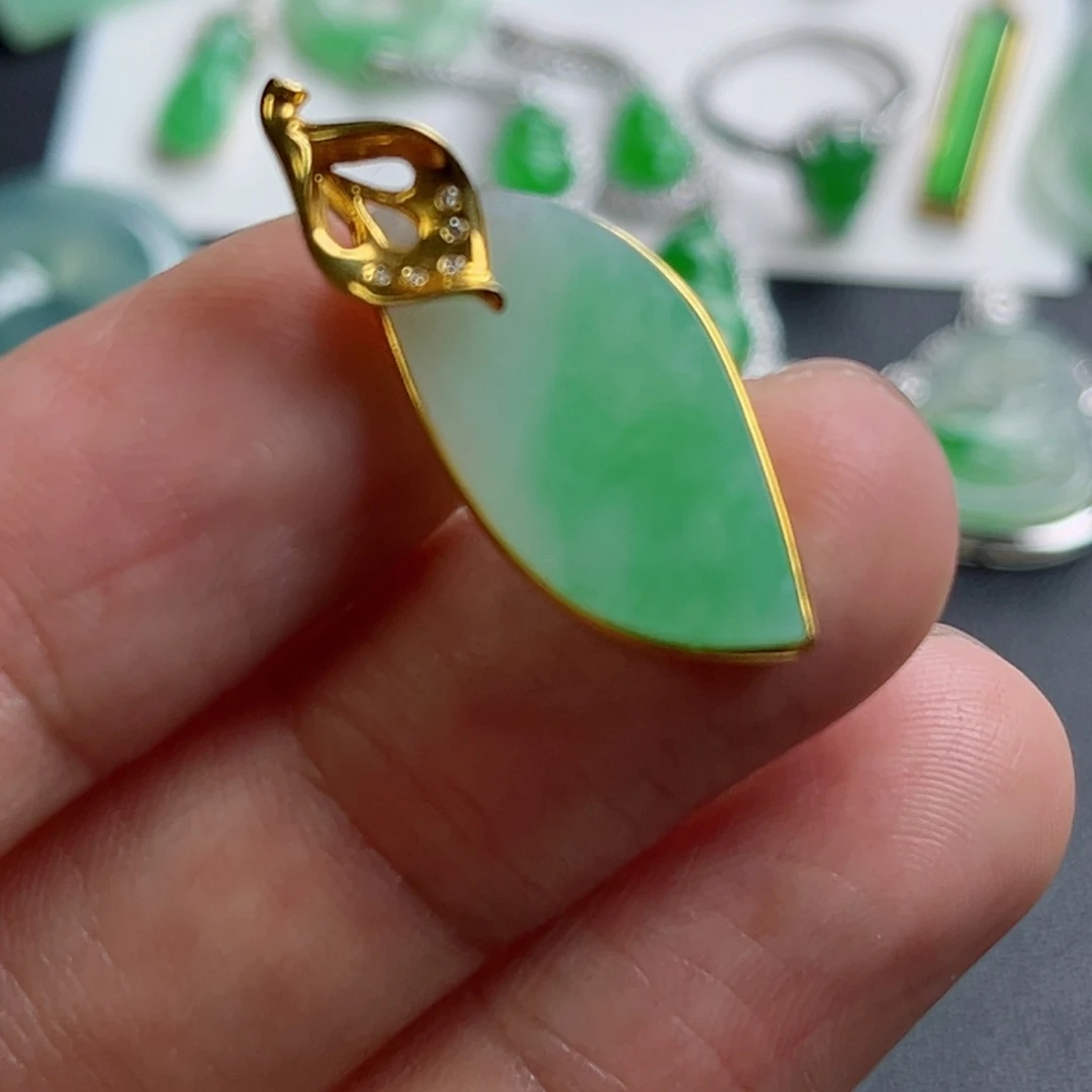 翡翠未镶嵌颈饰翡翠