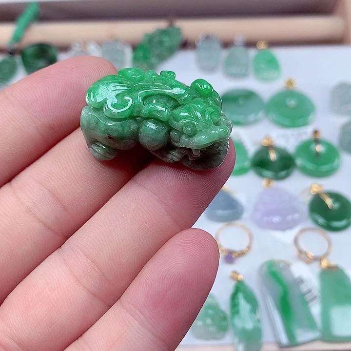 颈饰未镶嵌翡翠吊坠