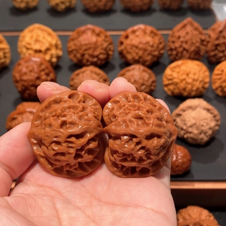 文玩核桃吊坠将**计宫灯886