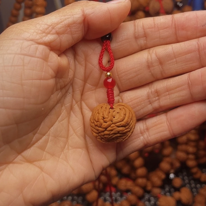 木质类龙纹桃枭挂件