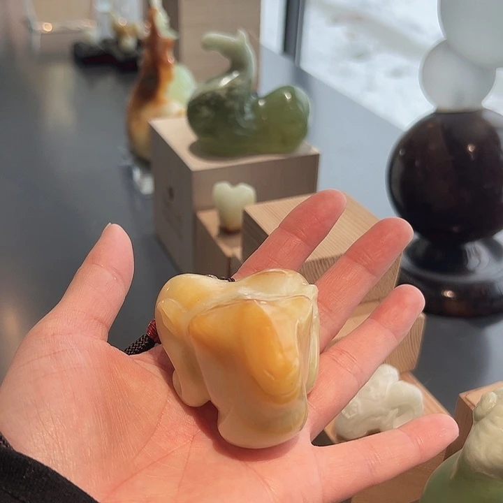 蛇纹石玉未镶嵌吊坠(赠链)