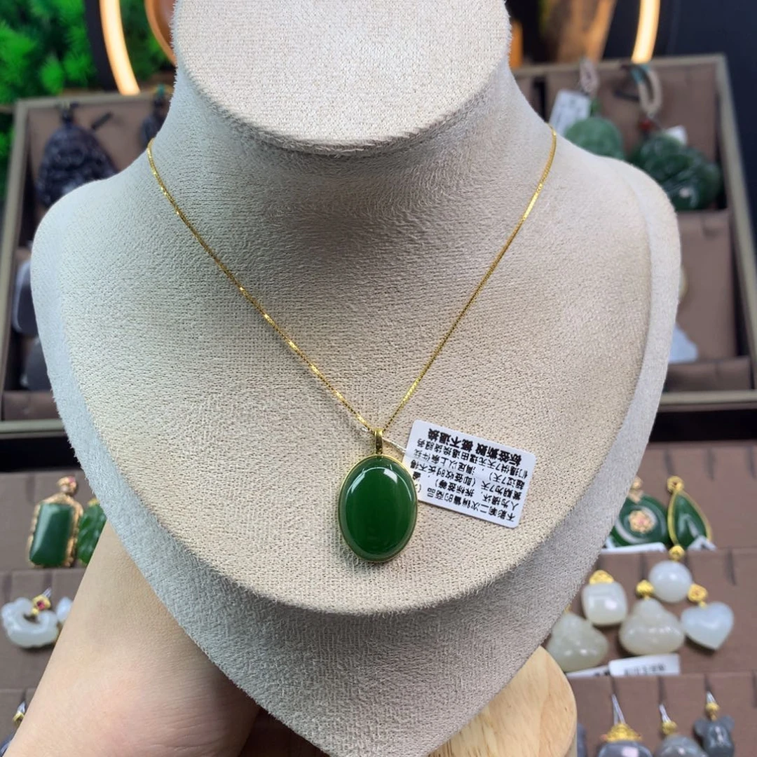 和田玉吊坠18K金镶嵌