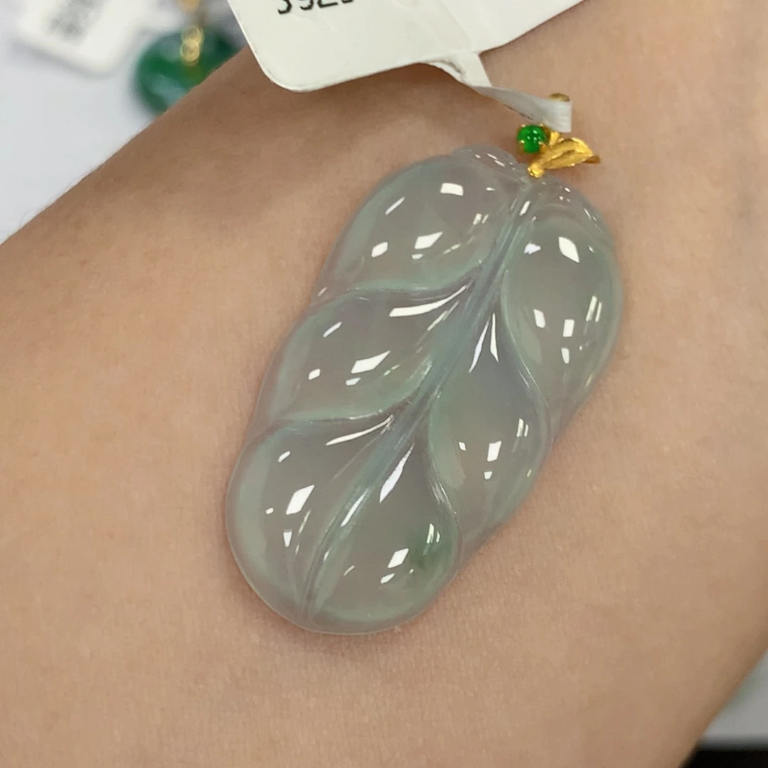 颈饰18K金镶嵌翡翠