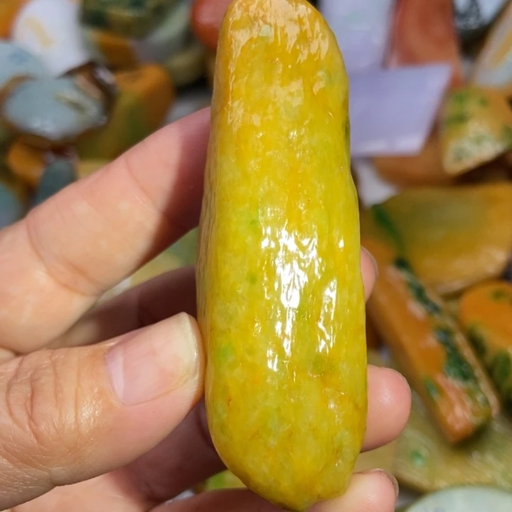 翡翠未镶嵌颈饰缅甸