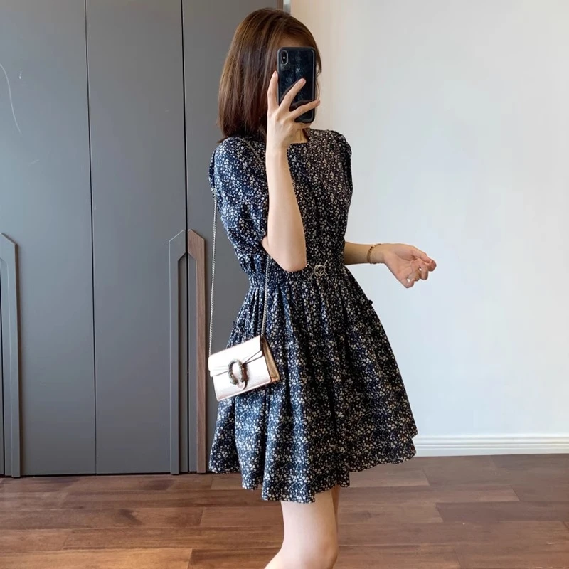 小个子赫本风别致收腰显瘦裙子设计感小众法式碎花连衣裙女夏