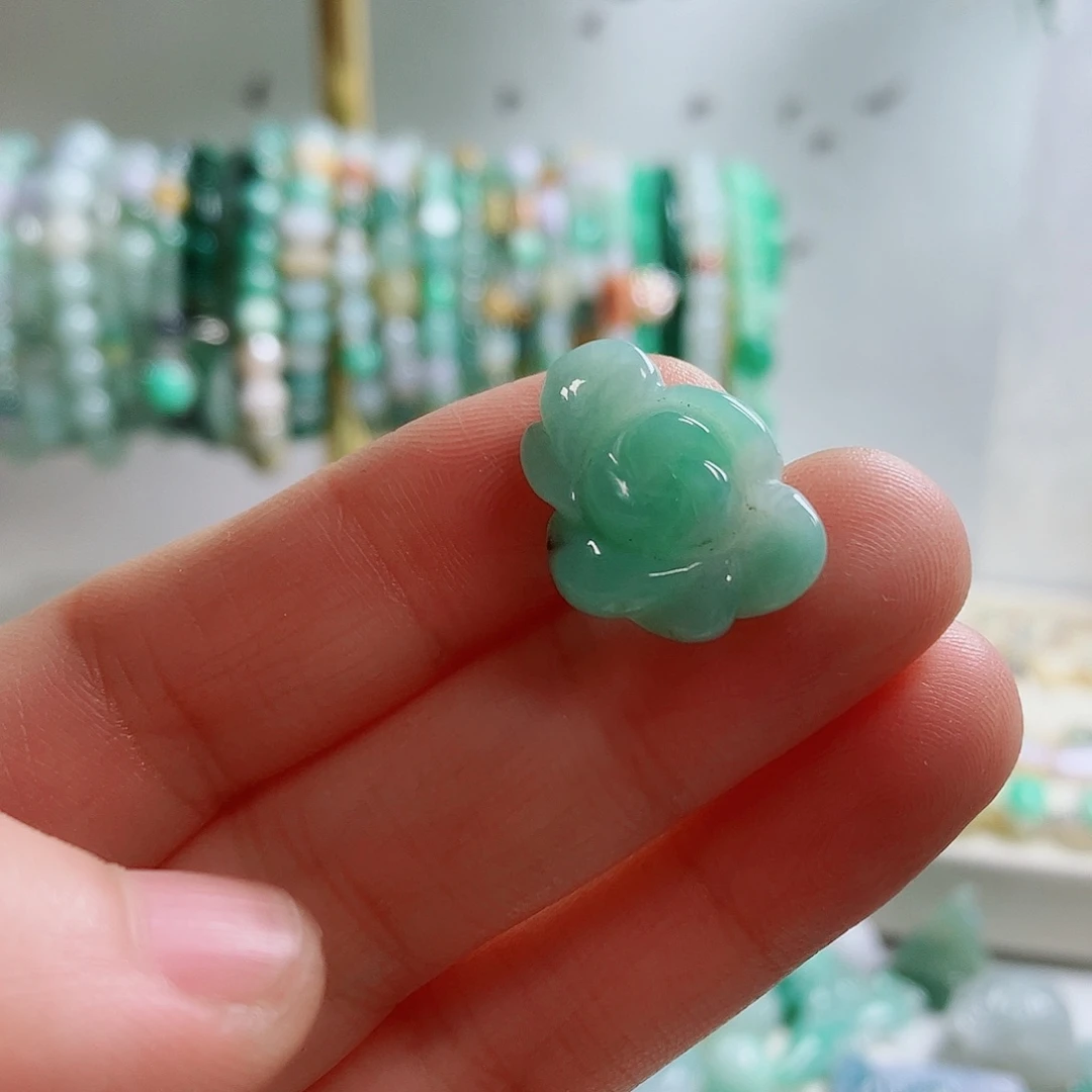 翡翠未镶嵌颈饰19