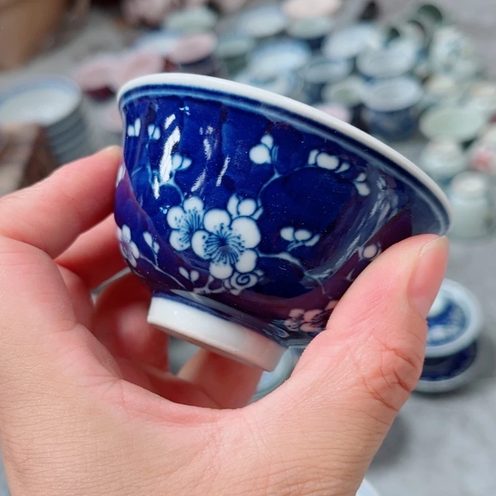 青花玲珑压手杯冰梅