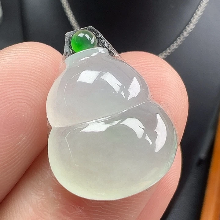 翡翠未镶嵌颈饰葫芦17.4