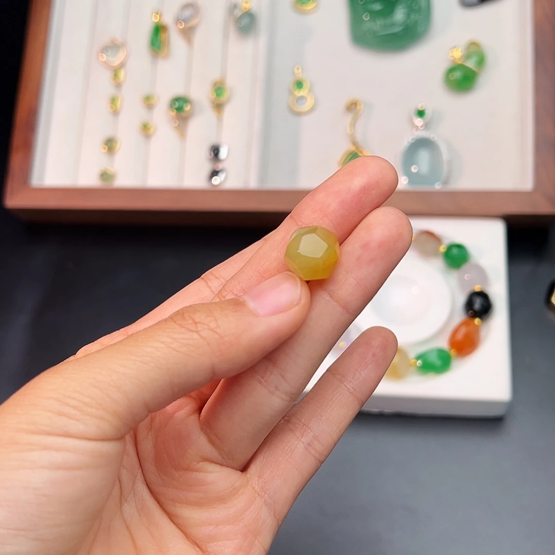 翡翠散珠拾光。