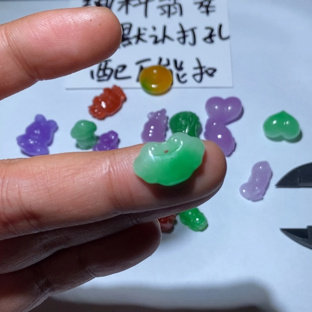 翡翠未镶嵌颈饰吊坠