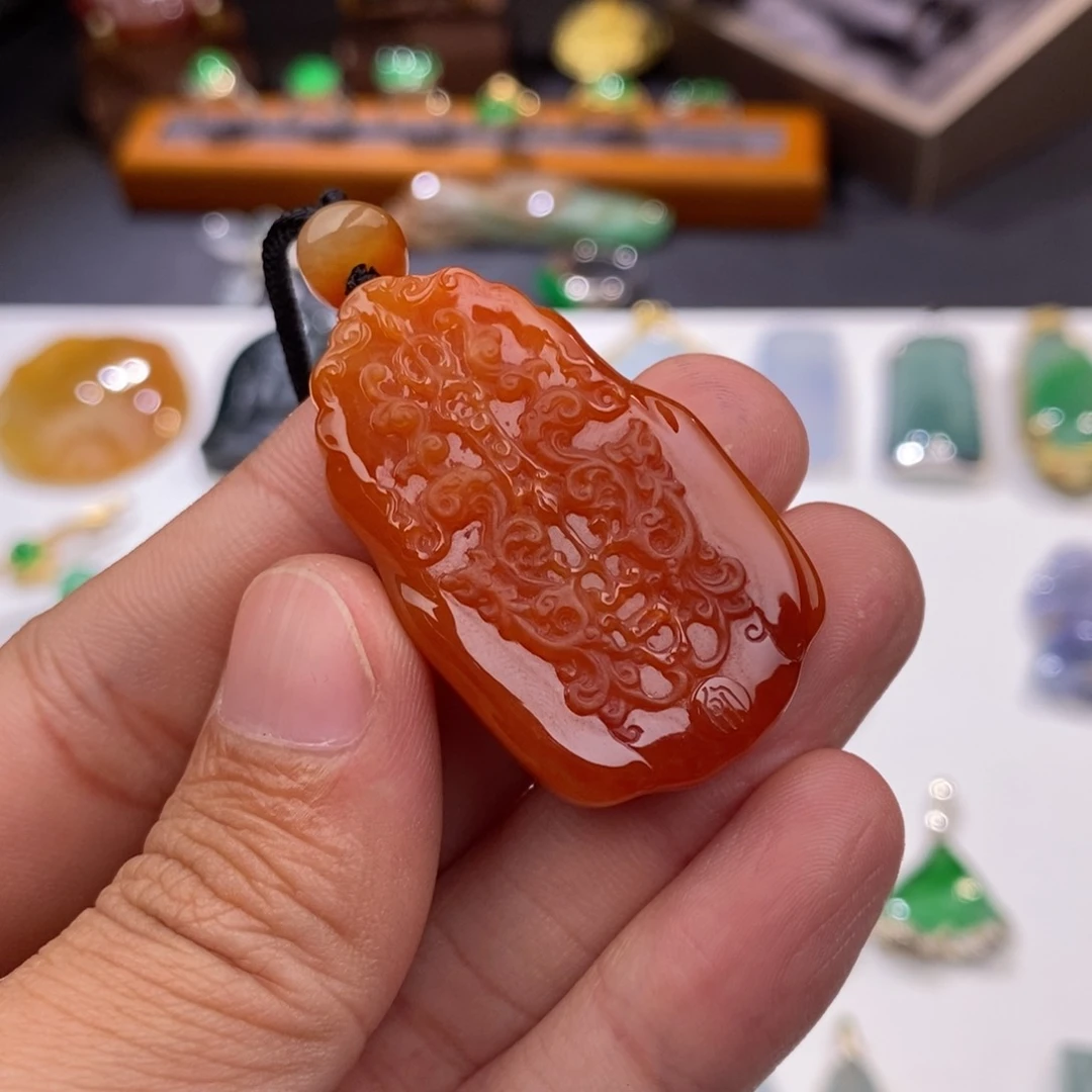 翡翠颈饰未镶嵌天然红仿古牌子