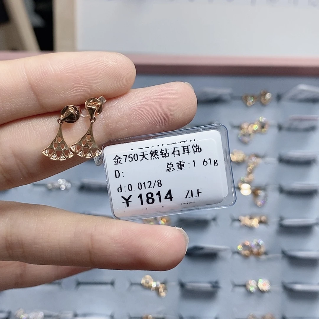 耳饰18K金镶嵌钻石桐****播