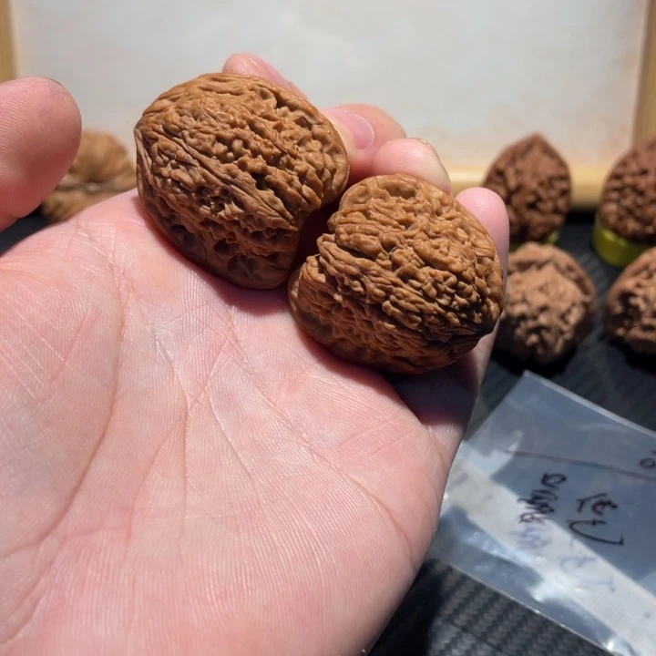 文玩核桃吊坠拉丝南疆