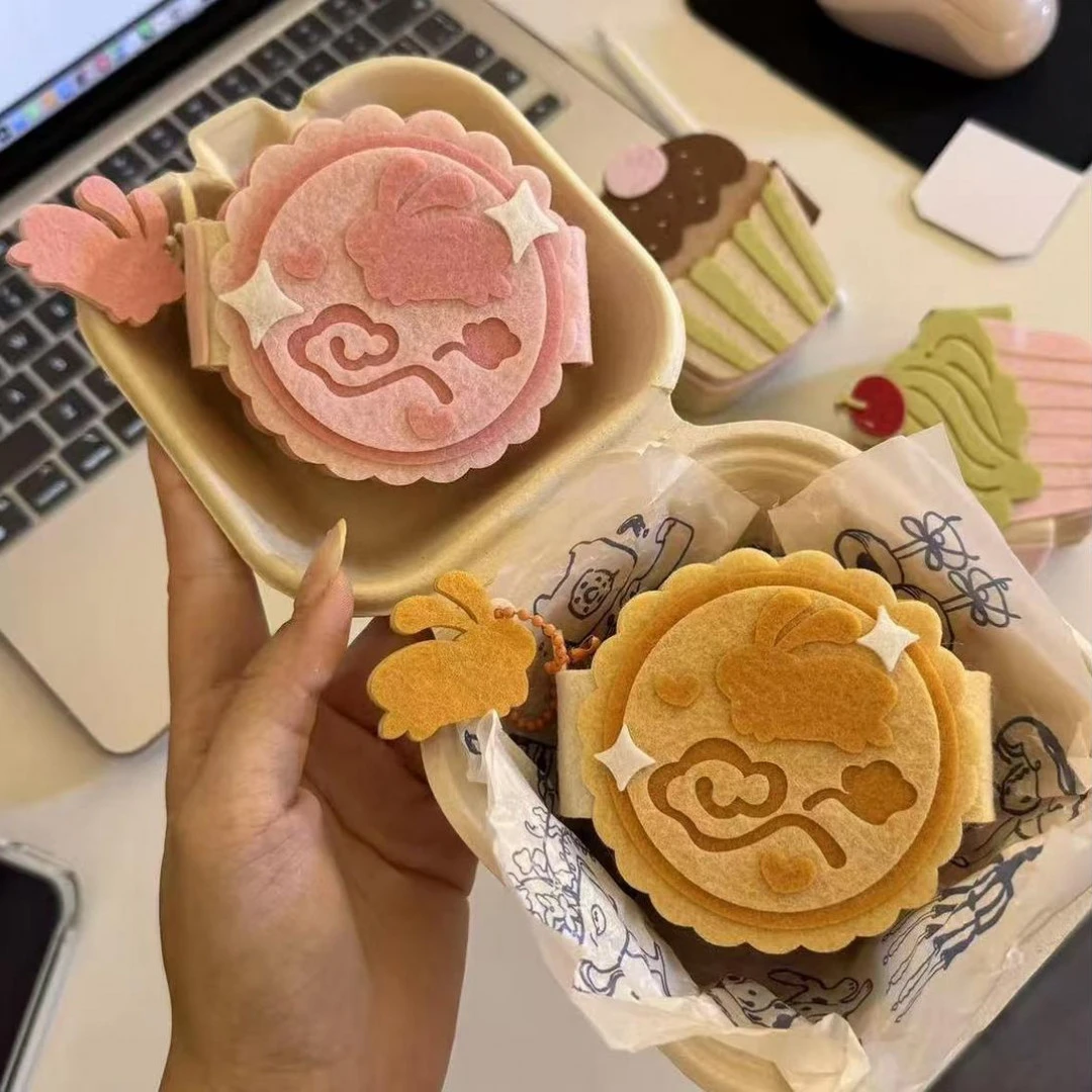 可爱玉兔饼干月饼不织布卡册卡套照片收纳适合中秋节送朋友礼物