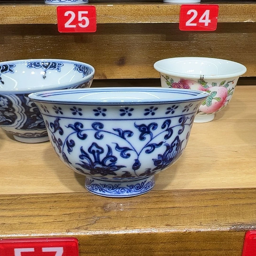 侯***瑞青花缠枝莲小压手
