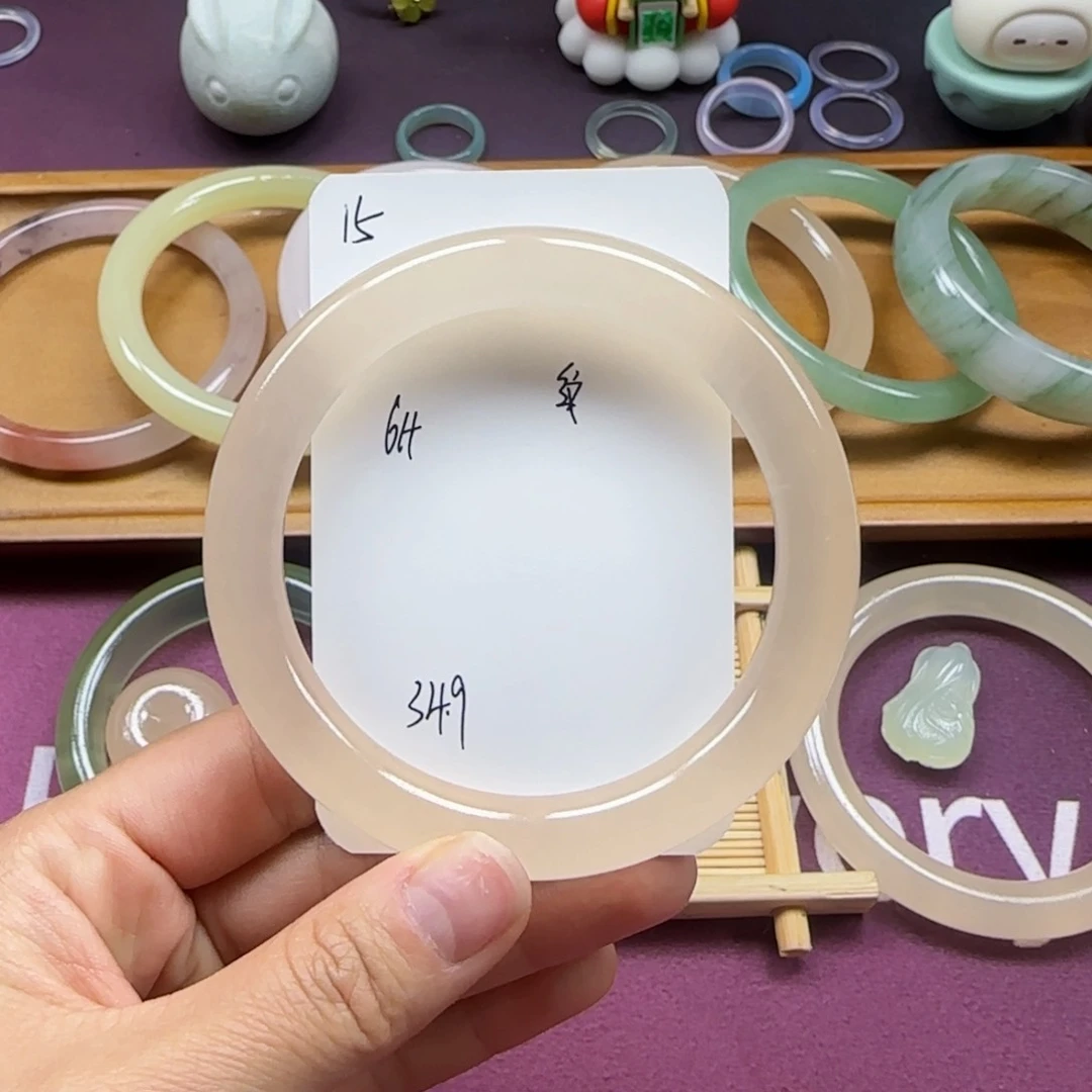 石英质玉手镯未镶嵌15