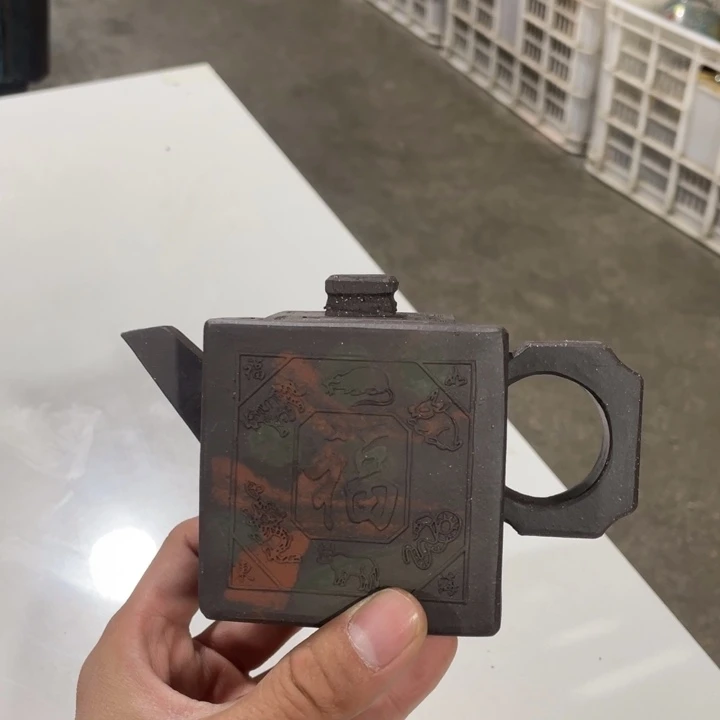 老厂紫砂壶一件。