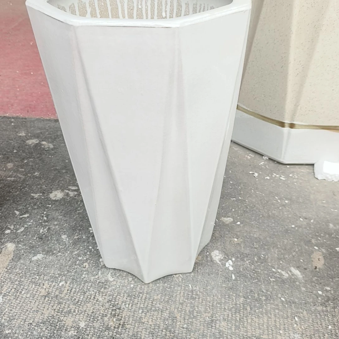 陶瓷小号高度38口径25两个如图所示