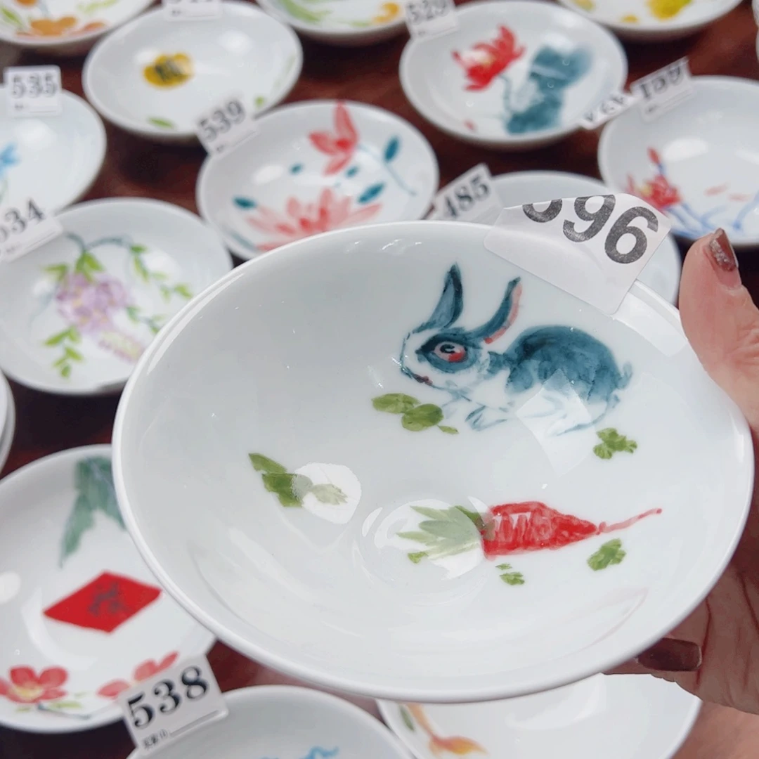 景德镇陶瓷手工手绘制作