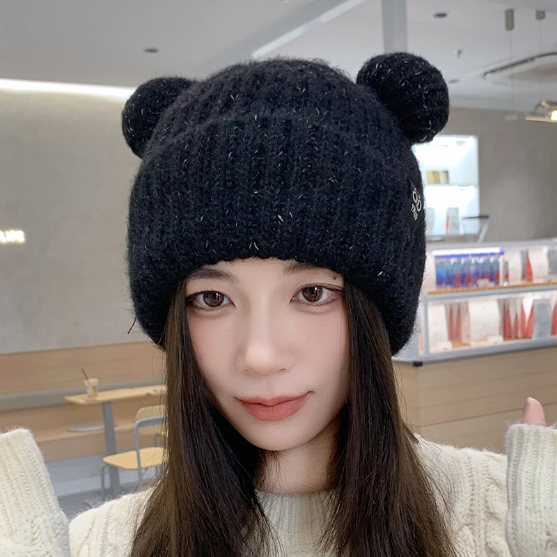 2025年可爱小熊保暖显脸小针织帽子女百搭秋冬防寒护耳毛线包头帽
