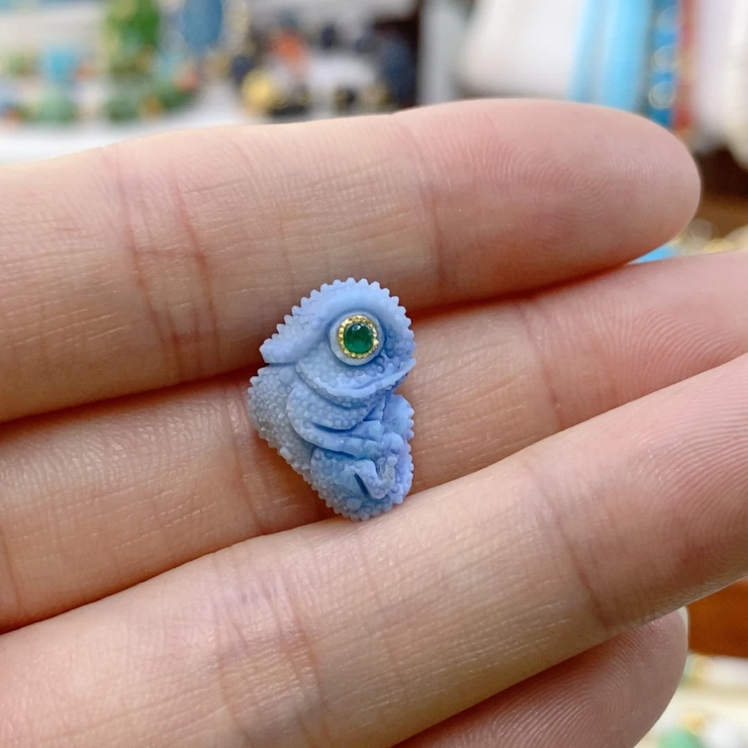 绿松石未镶嵌。蜥蜴