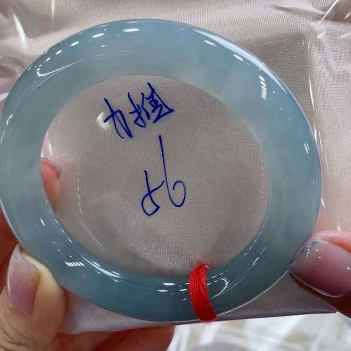 翡翠手镯未镶嵌翡翠手镯