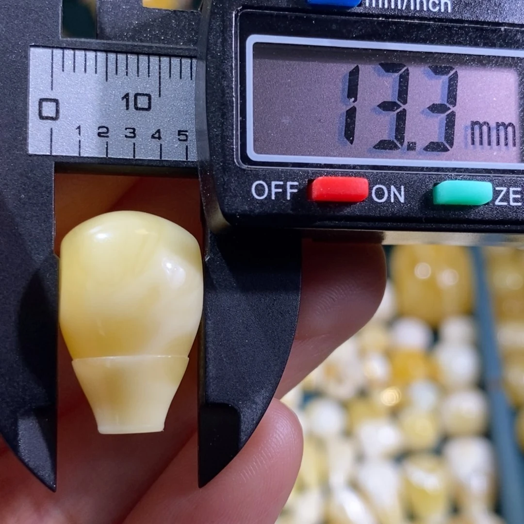 琥珀裸石未镶嵌配饰