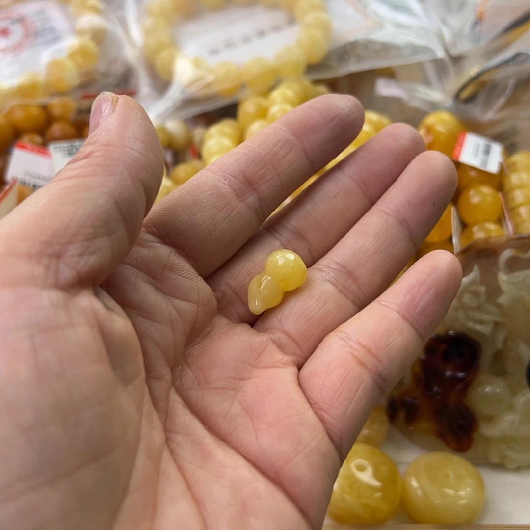 琥珀珠宝奇石未镶嵌