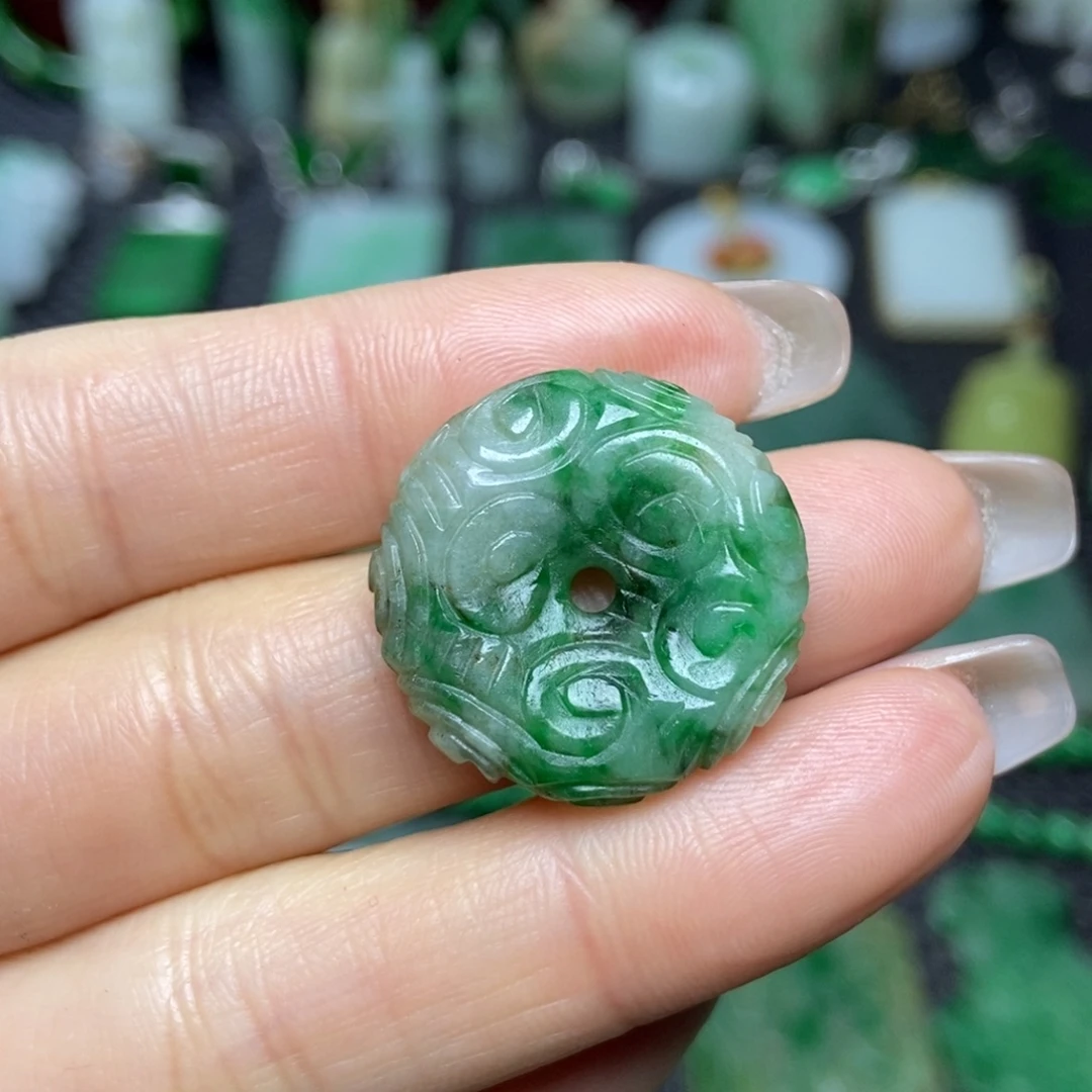 翡翠未镶嵌挂件清