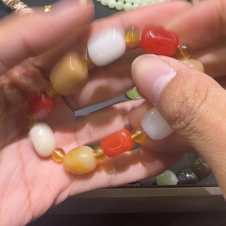 有***界和田玉（糖玉）未镶嵌手链