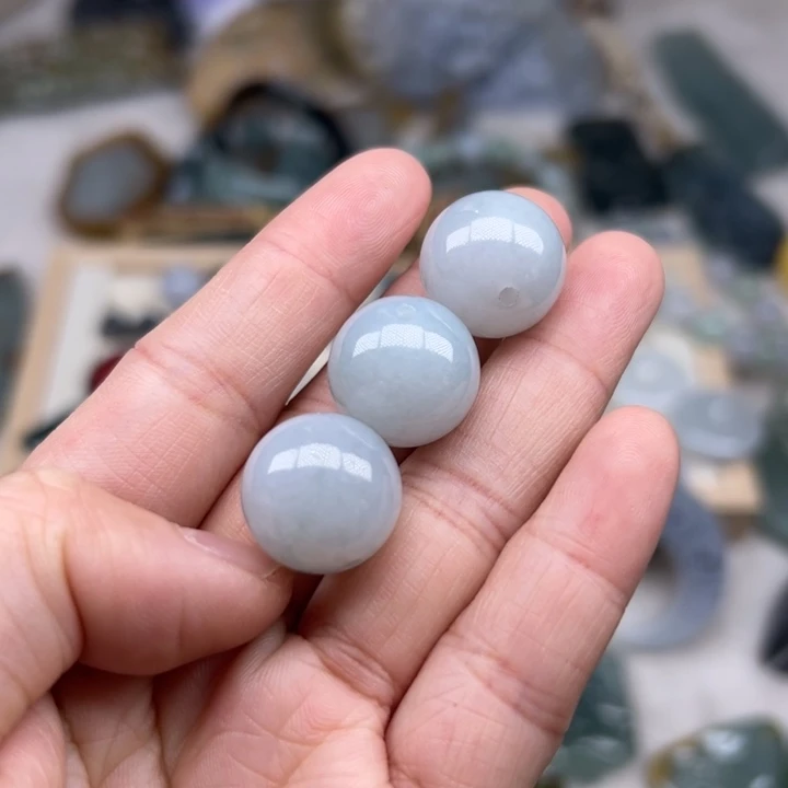 翡翠颈饰未镶嵌毛料