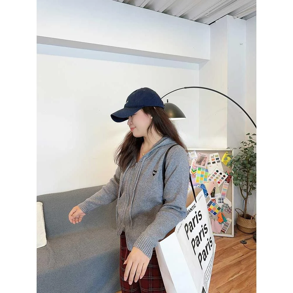 V L22738 胖mm2024秋冬新款爱心刺绣连帽针织开衫外套上衣