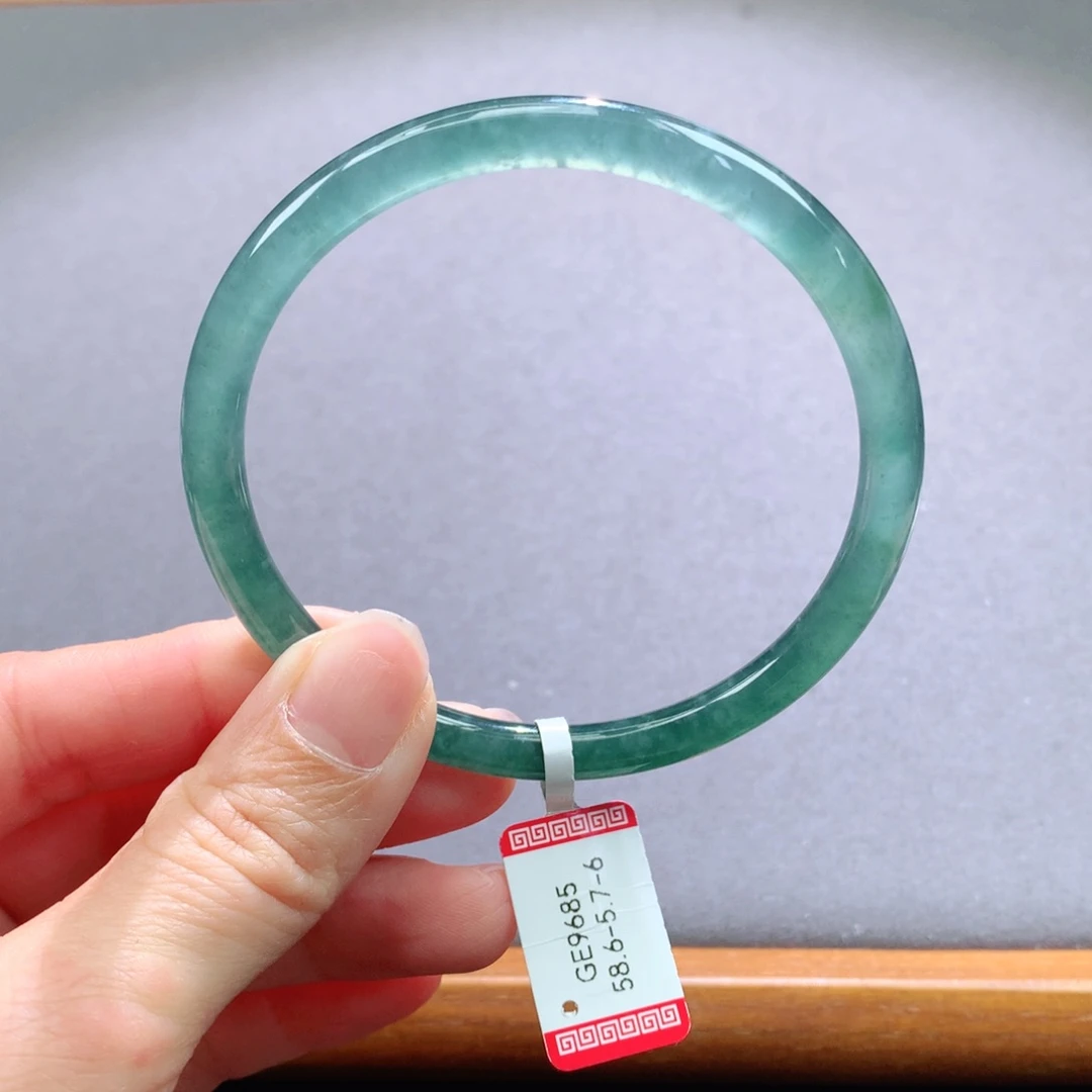 翡翠手镯未镶嵌天然翡翠手镯