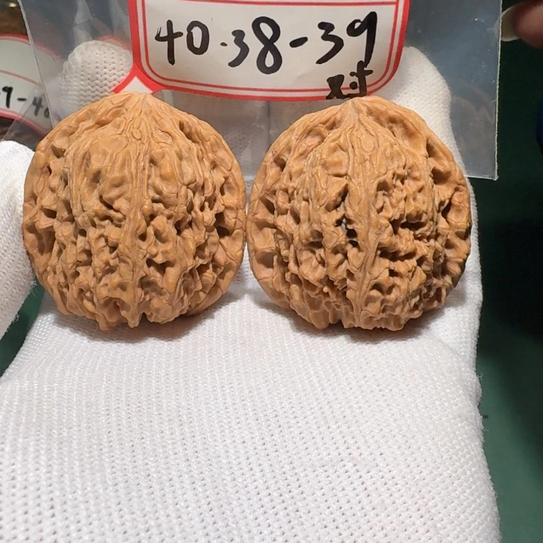 文玩核桃吊坠30号拧花