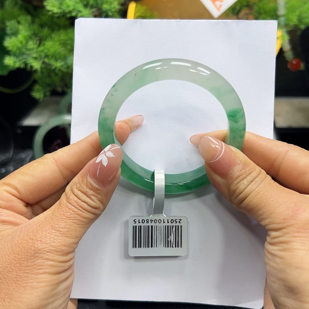 石英质玉手镯未镶嵌小**?淼淼