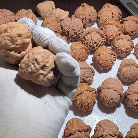 文玩核桃吊坠瑕疵哈嘛