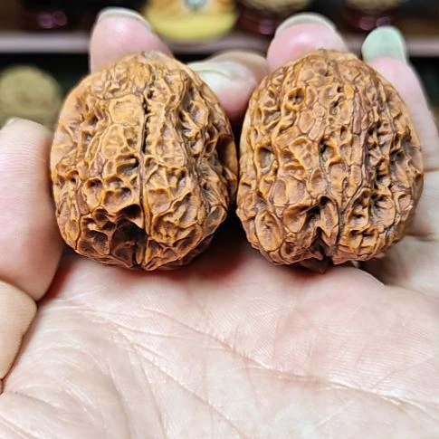 文玩核桃把件凹江龙带彩（3）