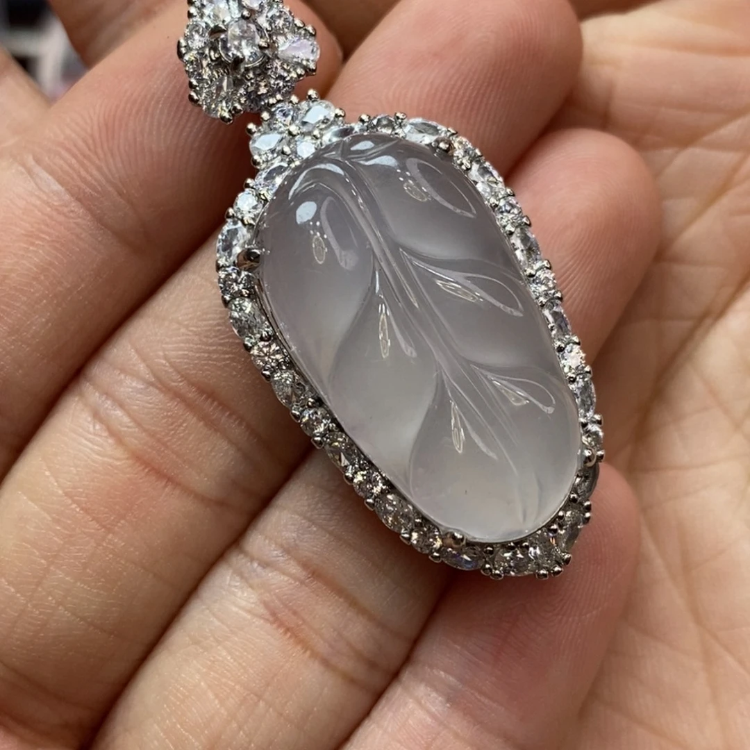 石英质玉合金吊坠