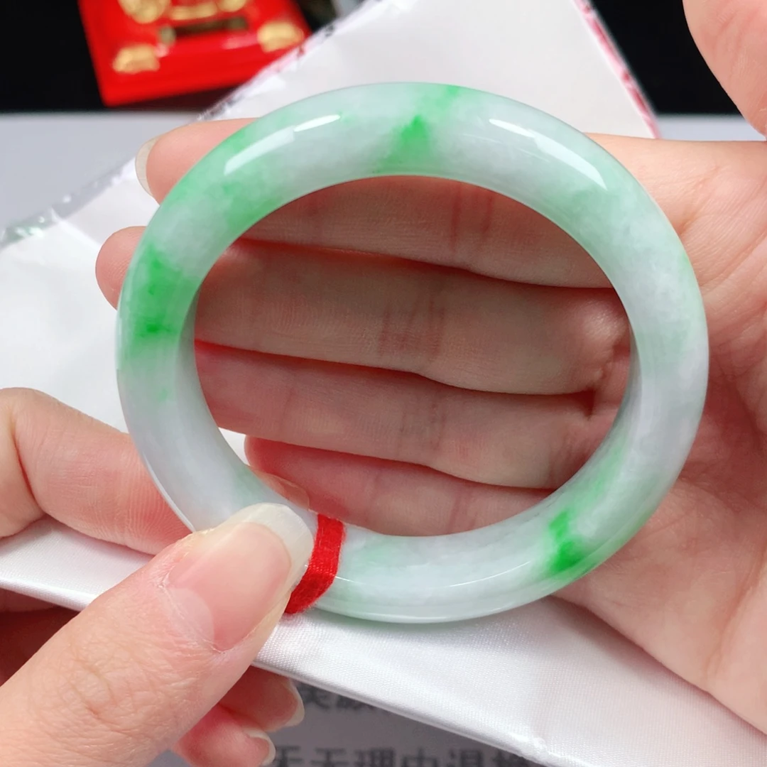 翡翠手镯未镶嵌54圈