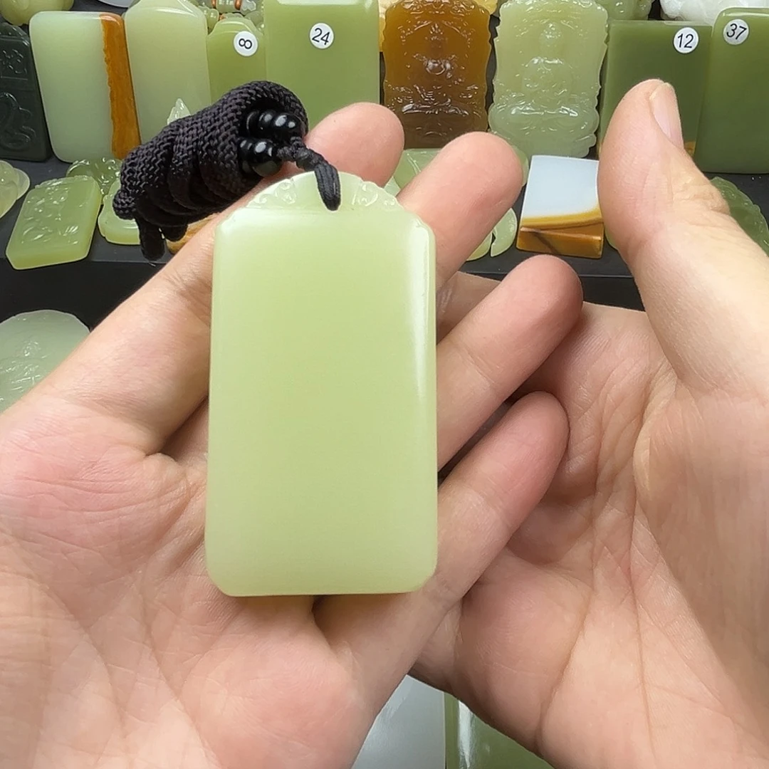 雨***晴昆仑山料无事牌吊坠