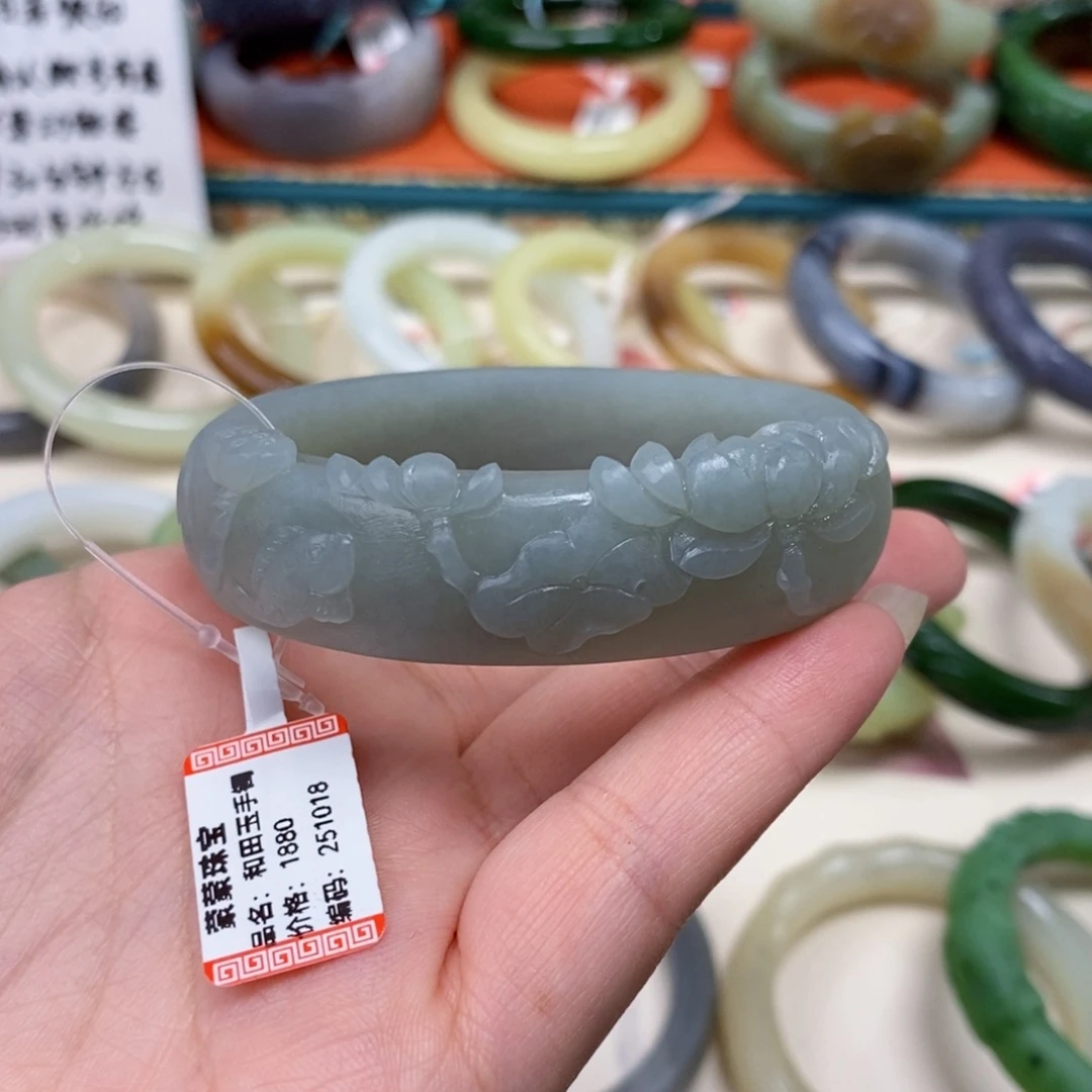 用***8和田玉未镶嵌手镯54.1定制