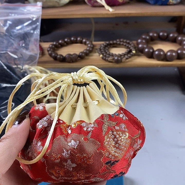 泥塑深**星瑕疵红麝1.5香包50克