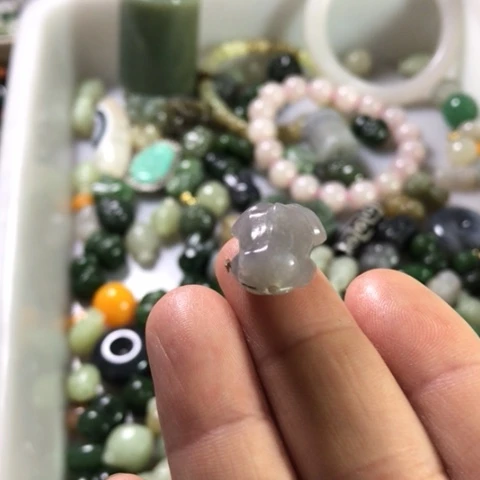 未镶嵌和田玉手机链呱呱