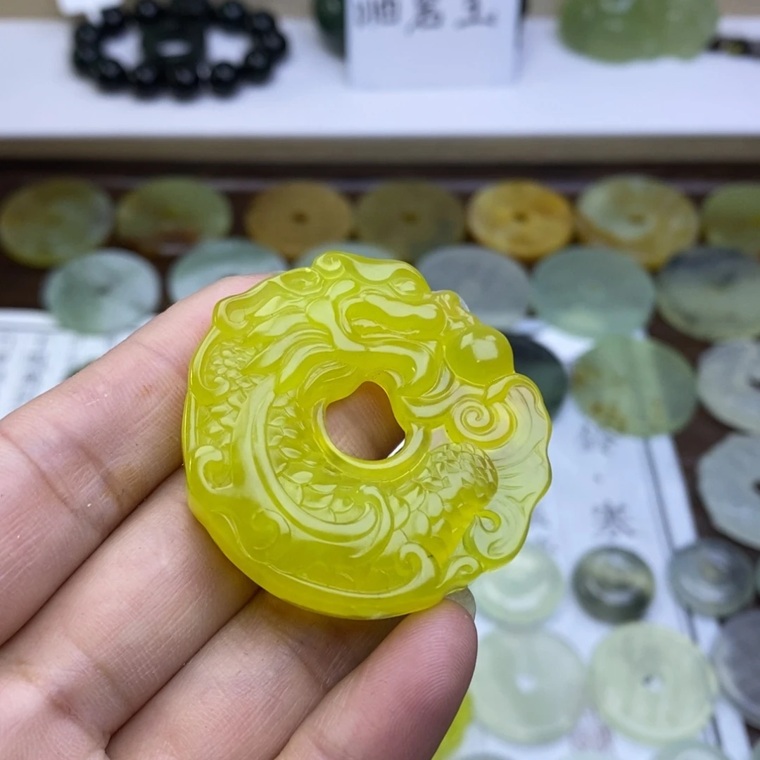 蛇纹石玉颈饰未镶嵌皮*?颈饰