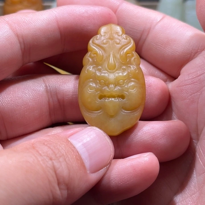 傲***闲和田玉未镶嵌颈饰