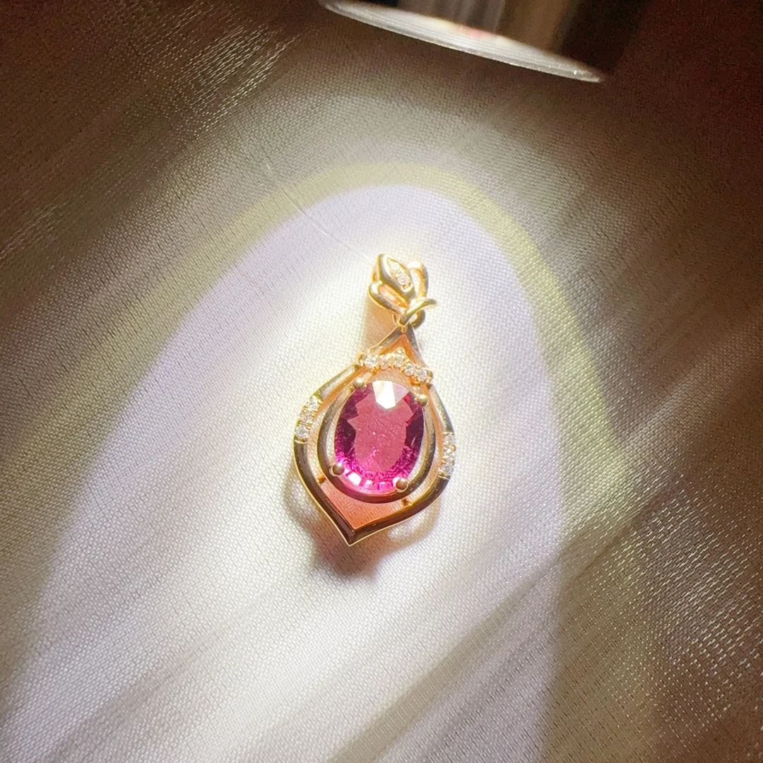 18K金镶嵌碧玺吊坠【时尚 精致 百搭】