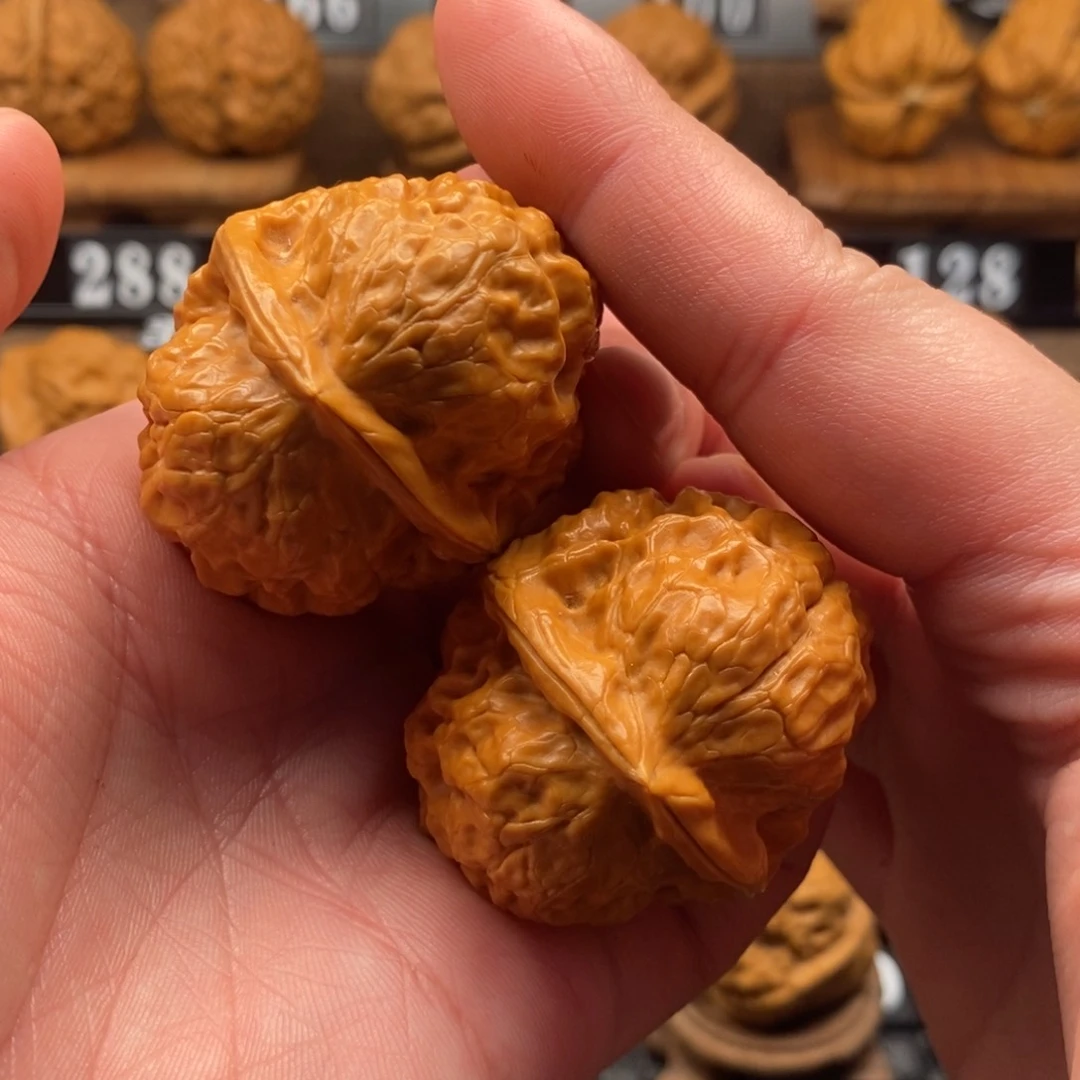 文玩核桃把件涛*铁核桃