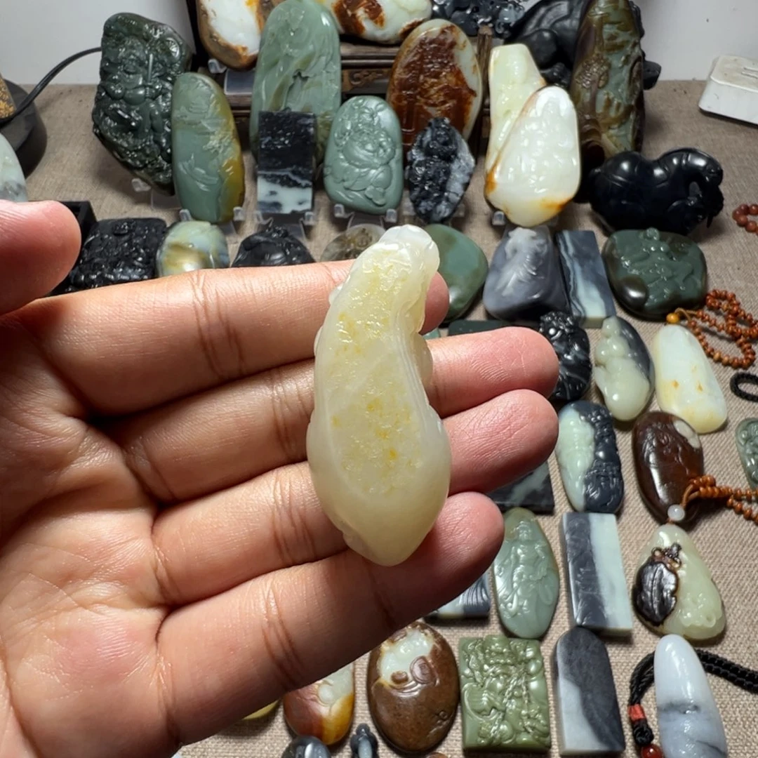 和田玉未镶嵌挂件貔貅