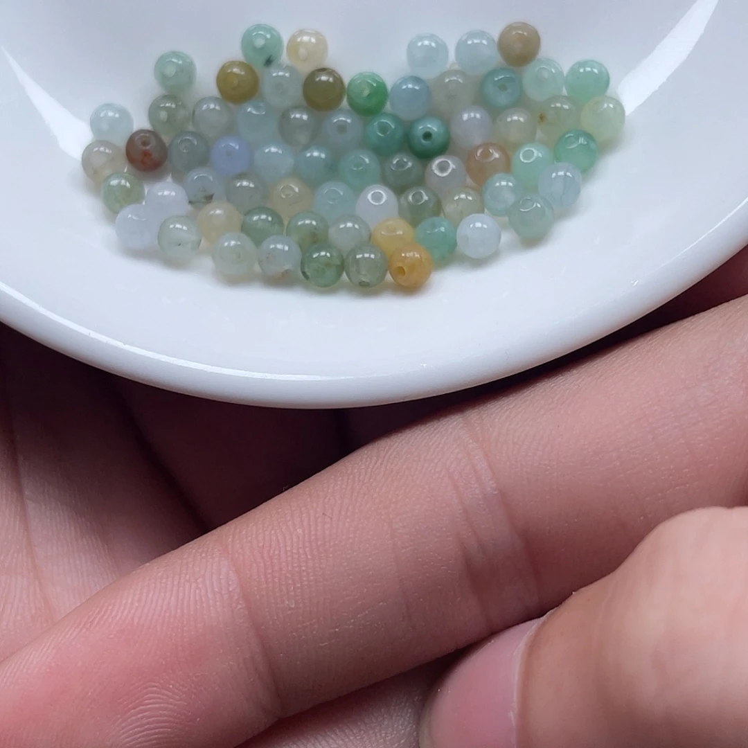 翡翠散珠珠卡3.6。 100颗